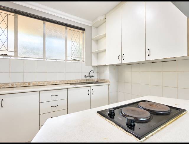 1 BEDROOM APARTMENT FOR SALE IN ESSENWOOD